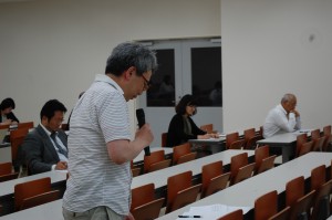 加来和典 准教授との討論の様子