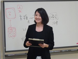 久保佳納子講師による討論