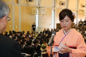 謝辞を述べる卒業生代表福島慶子さん