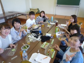 美味しく昼ご飯などを頂き幸せな笑顔