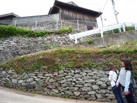 地元の資源を活かした石垣