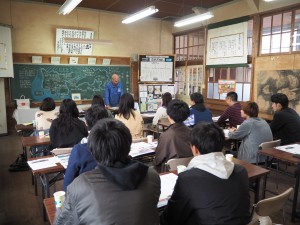 青海島共和国の濱野国王（代表）のお話を聞く