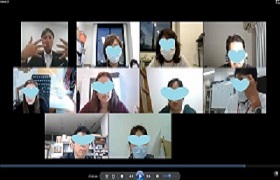 講演中の写真mini2