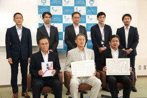 山口銀行、木下運送の皆様と大学関係者の集合写真